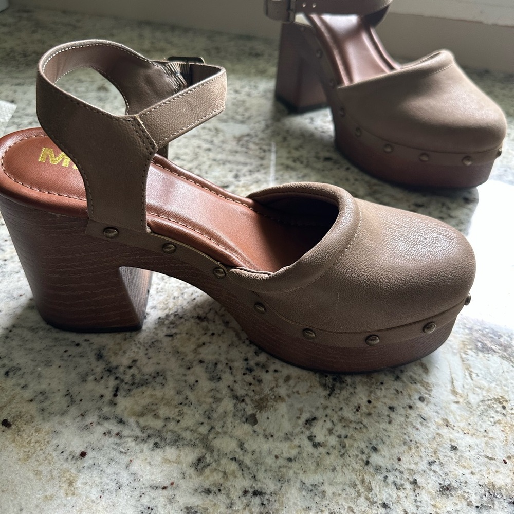 MIA Brown Platform Chunky Heel Sandals size 8